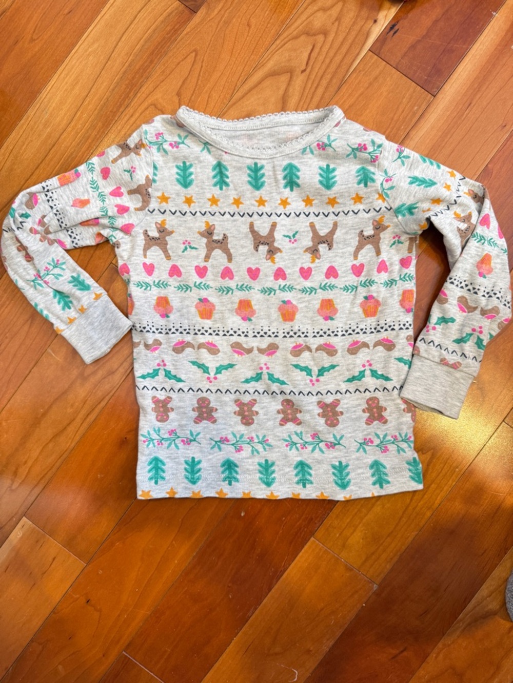 GAP Cream Long-Sleeve Holiday Motif Tee